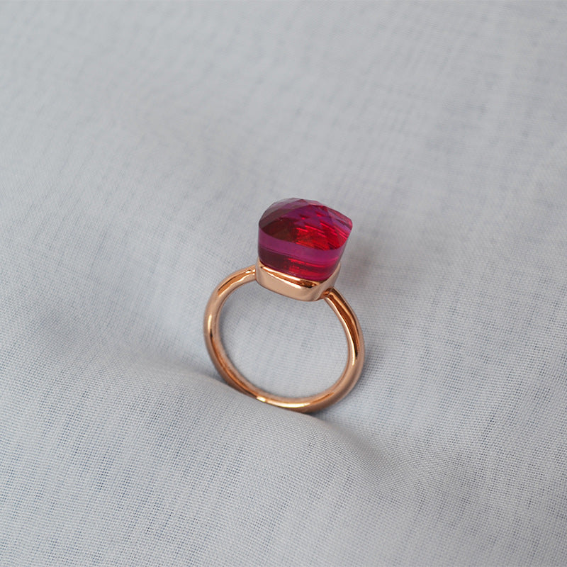 Classic Gold Ring with Timeless Appeal