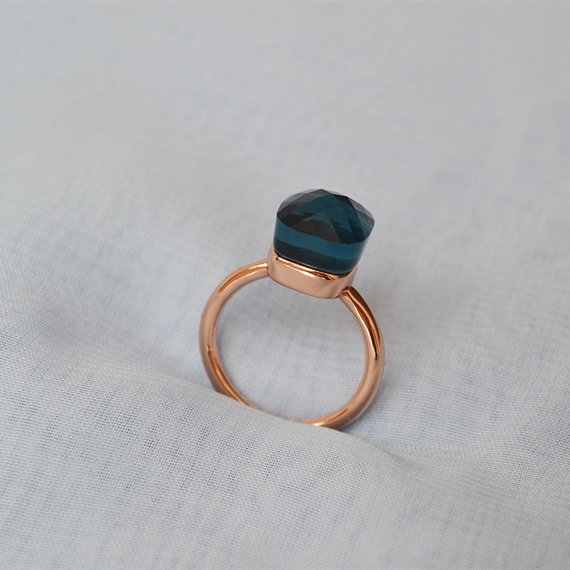 Classic Gold Ring with Timeless Appeal