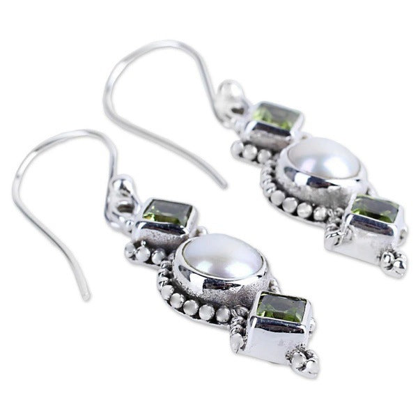 Romantic Silver Earring for Special Moments