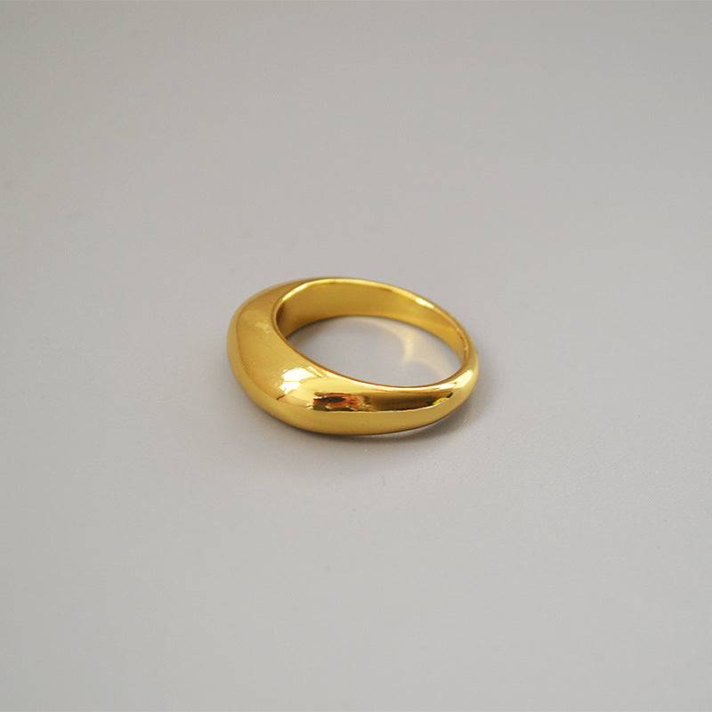 Classic Gold Ring with Timeless Appeal