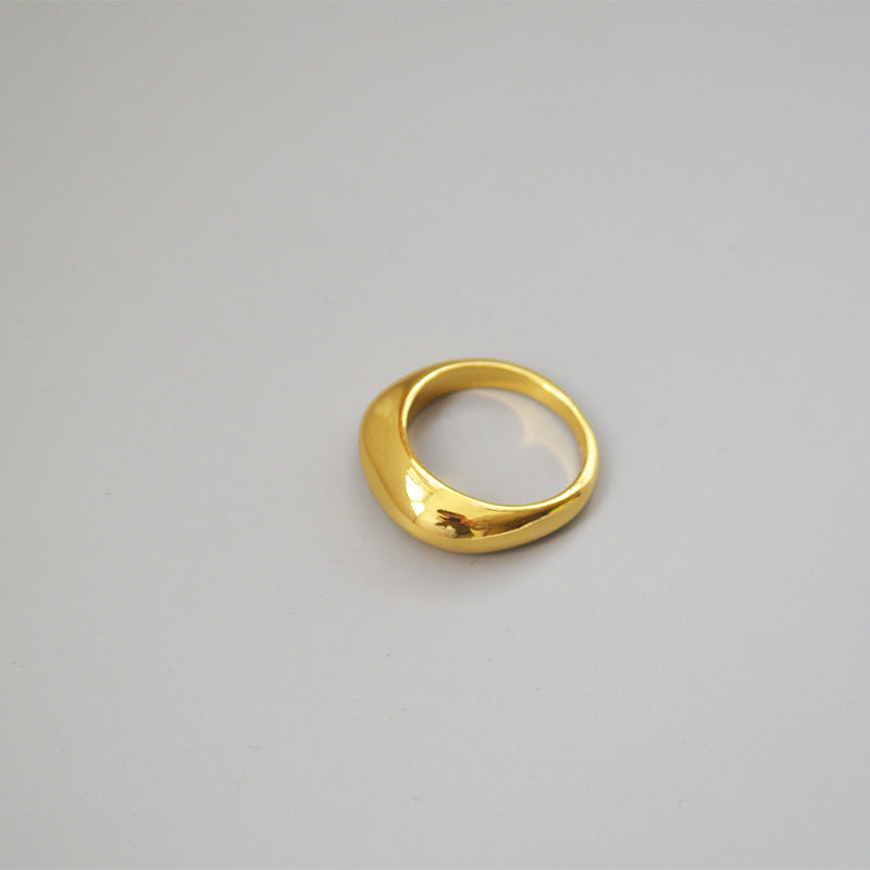 Classic Gold Ring with Timeless Appeal