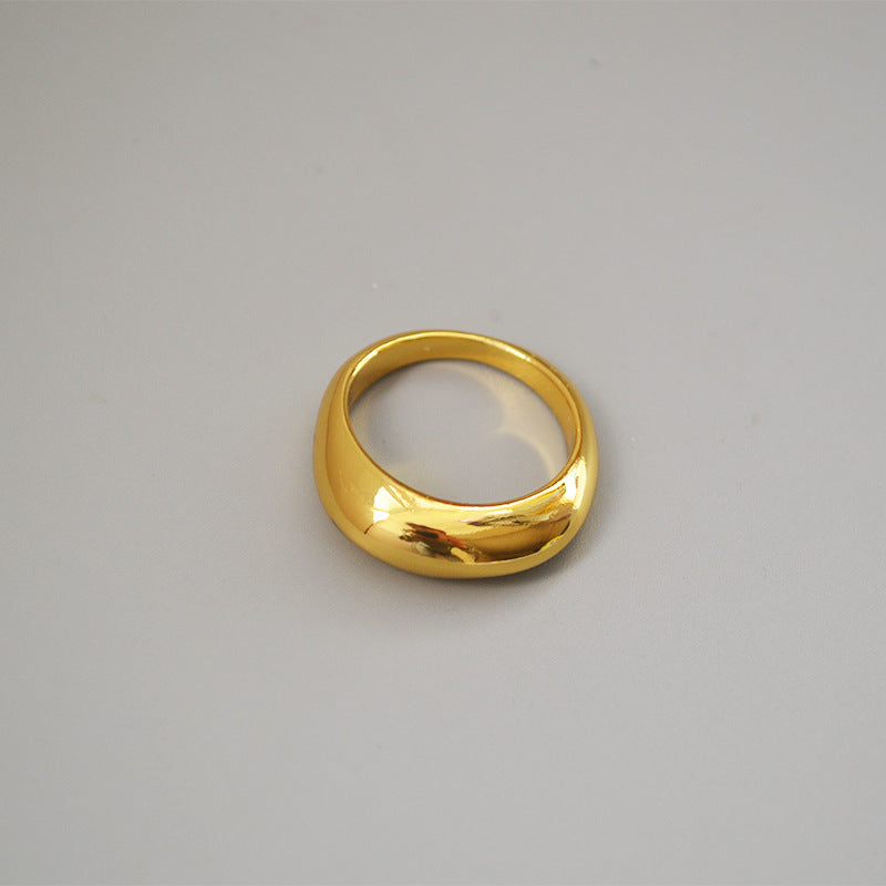 Classic Gold Ring with Timeless Appeal