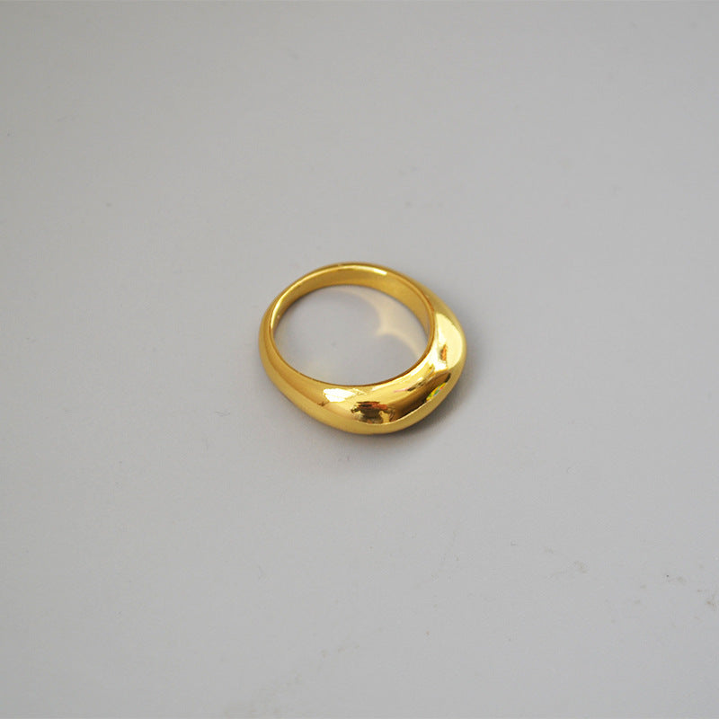 Classic Gold Ring with Timeless Appeal