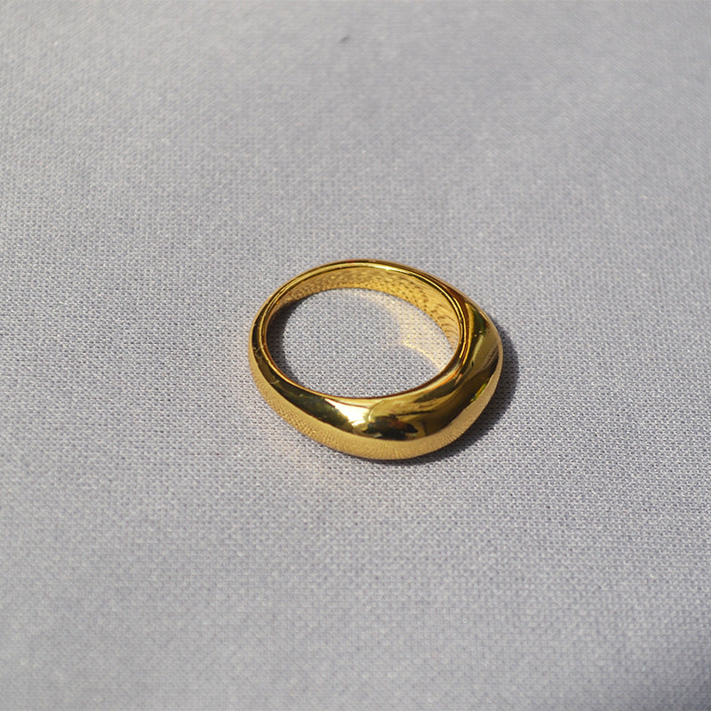 Classic Gold Ring with Timeless Appeal
