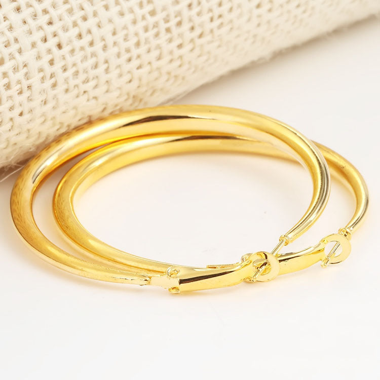 Classic Gold Earring with Timeless Appeal
