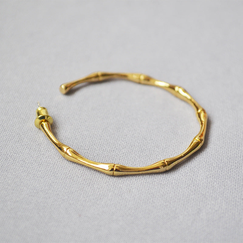 Charming Gold Earring for Any Occasion