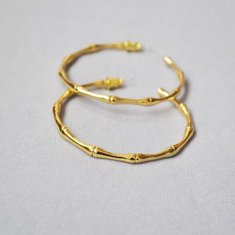 Charming Gold Earring for Any Occasion