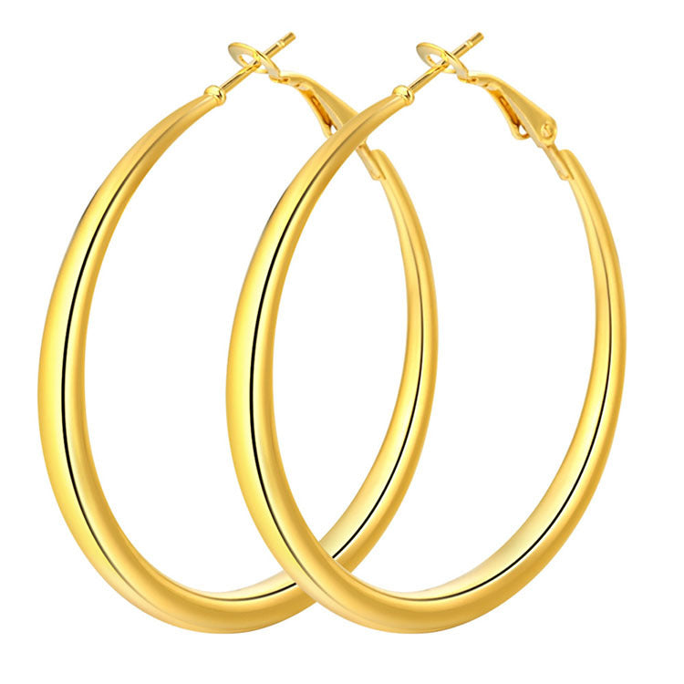 Classic Gold Earring with Timeless Appeal