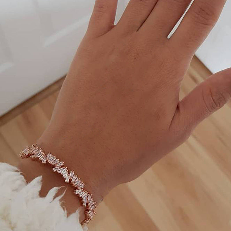 Romantic Gold Bracelet for Special Moments