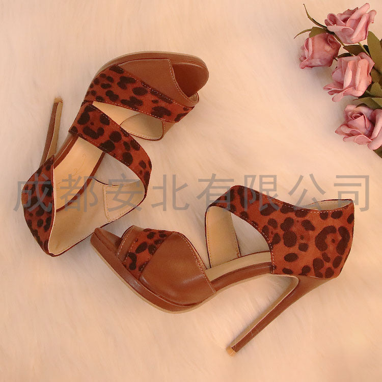 Chic Orthopedic Sandals with Unique Design