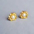 Classic Gold Earring with Timeless Appeal