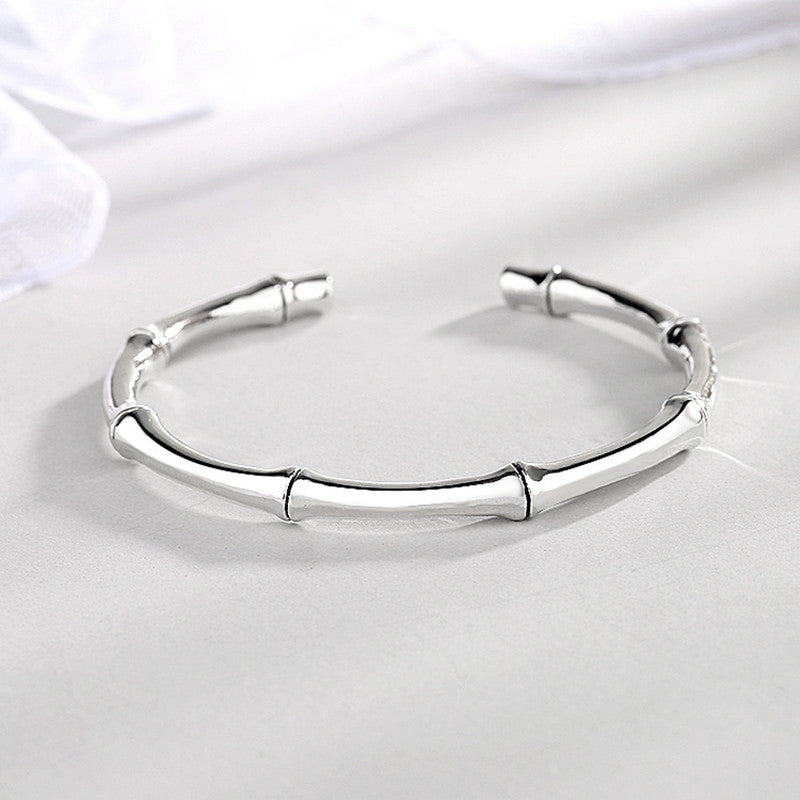 Classic Silver Bracelet with Timeless Appeal