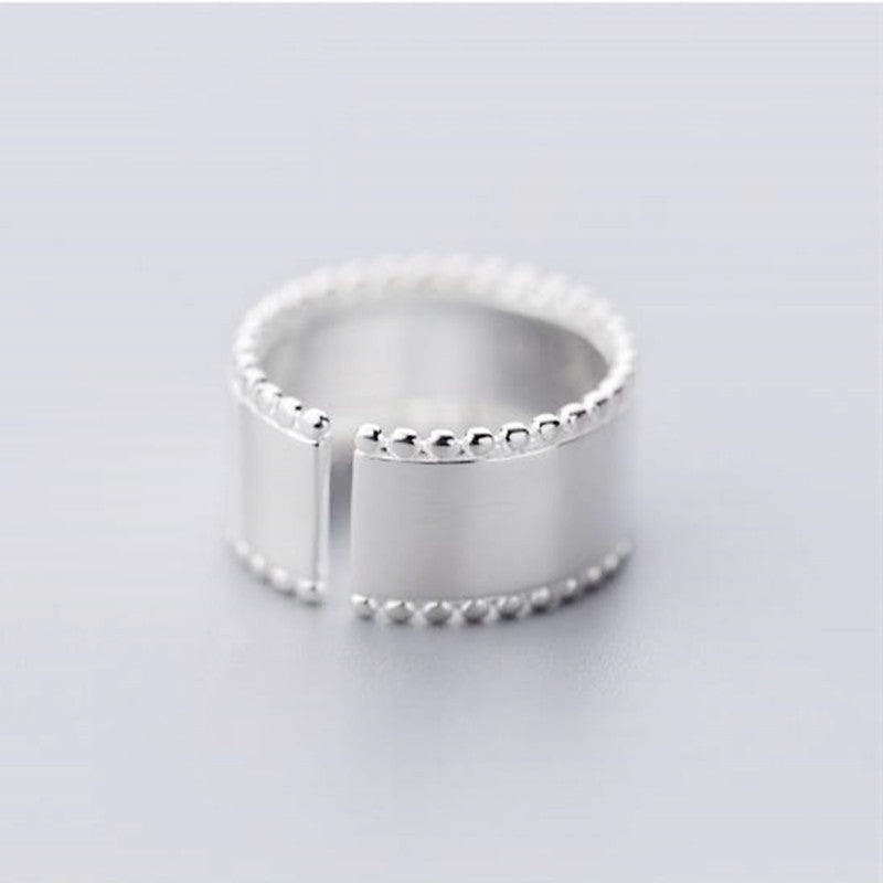 Classic Silver Ring with Timeless Appeal