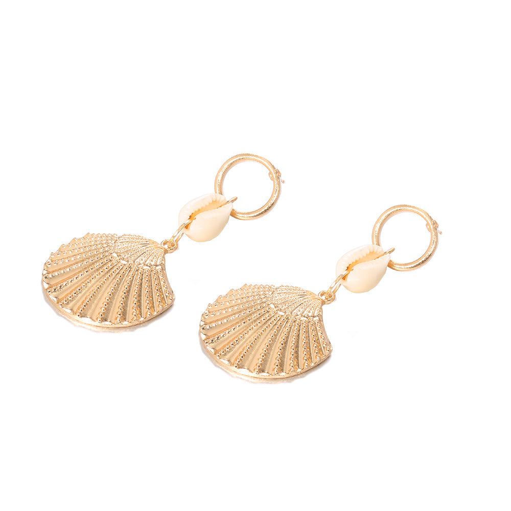 Charming Gold Earring for Any Occasion