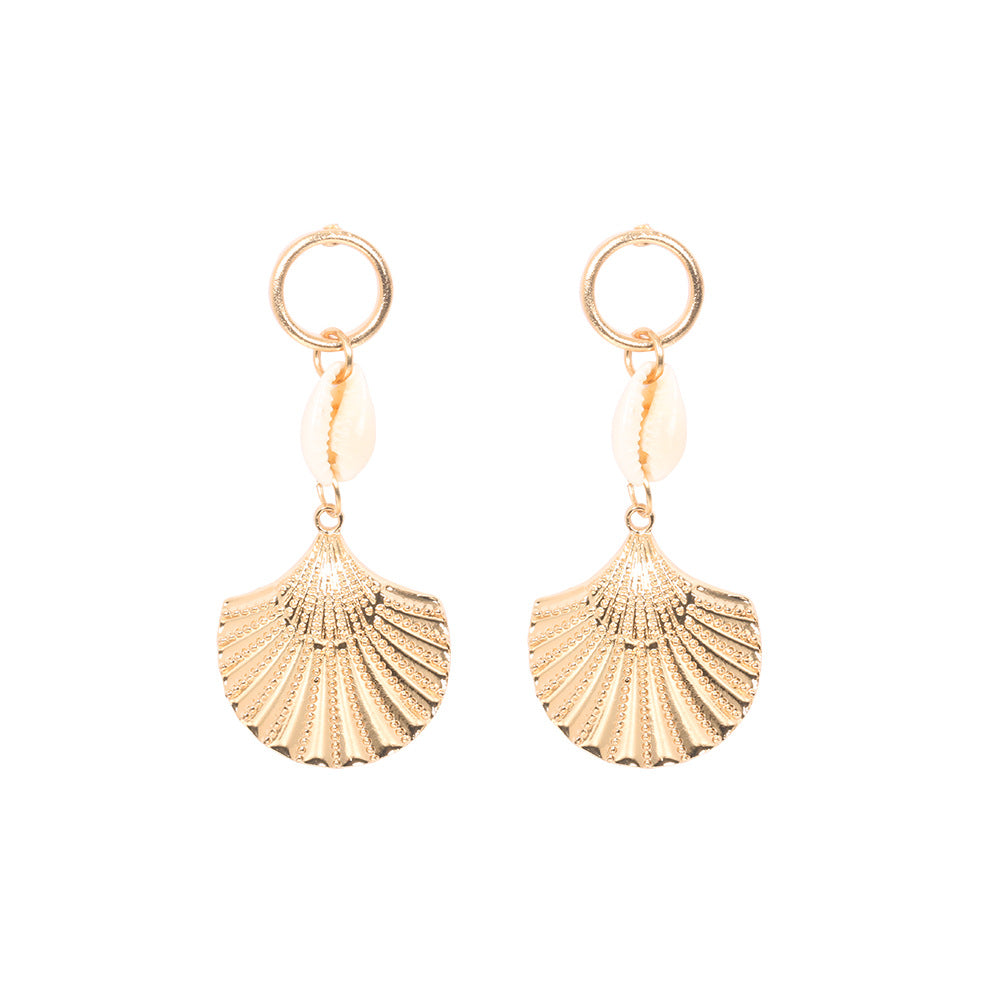 Charming Gold Earring for Any Occasion