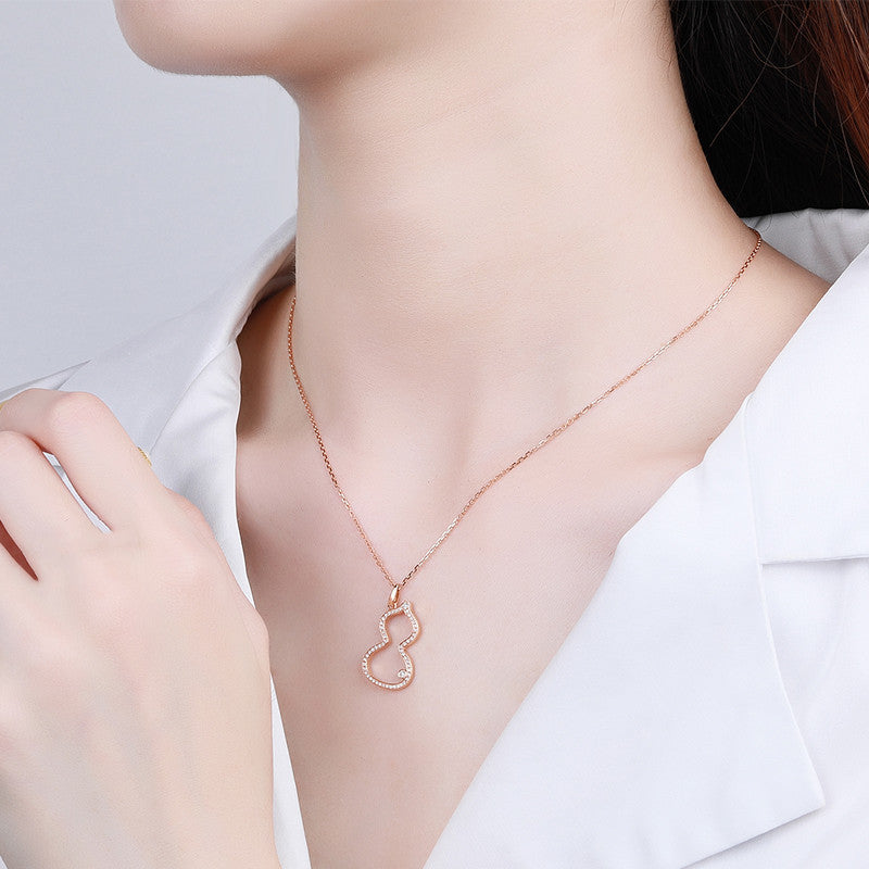 Romantic Gold Necklace for Special Moments