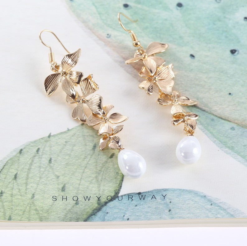 Charming Gold Earring for Any Occasion