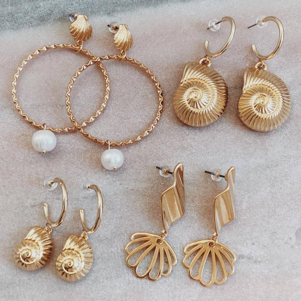 Romantic Gold Earring for Special Moments