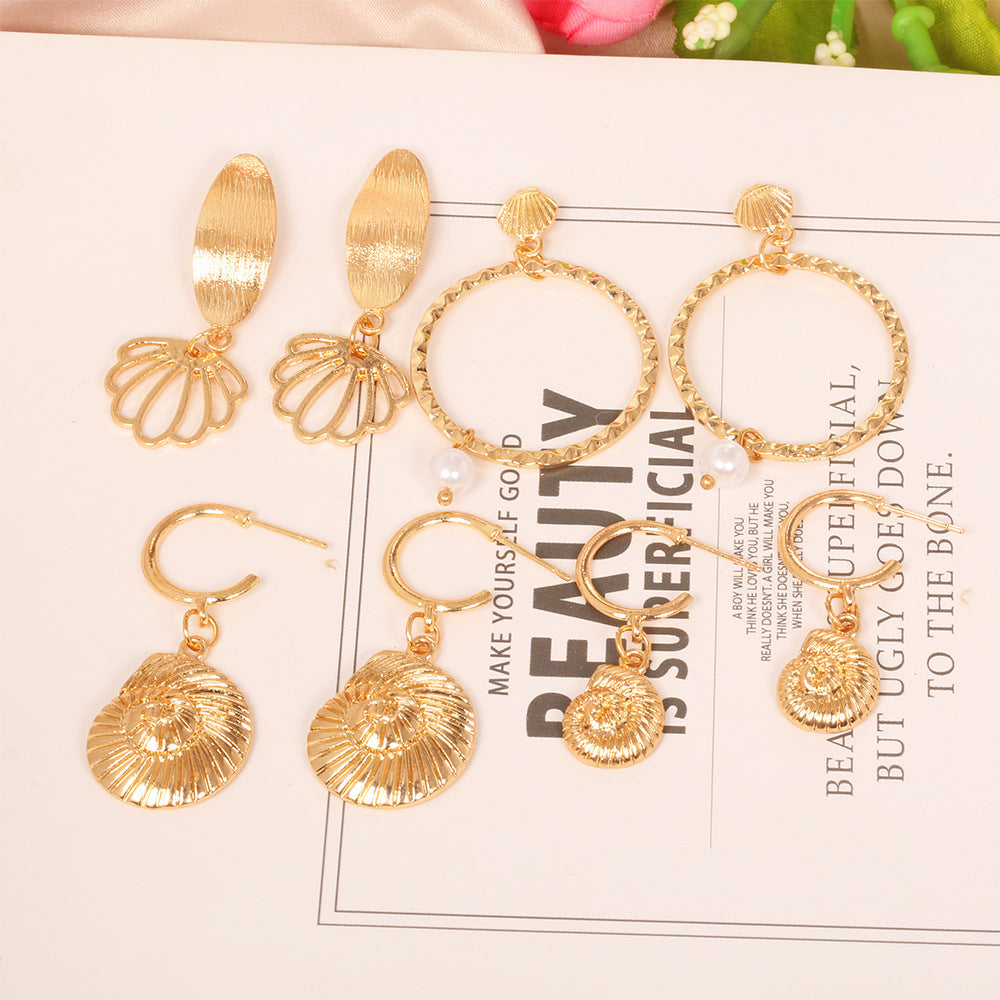 Romantic Gold Earring for Special Moments