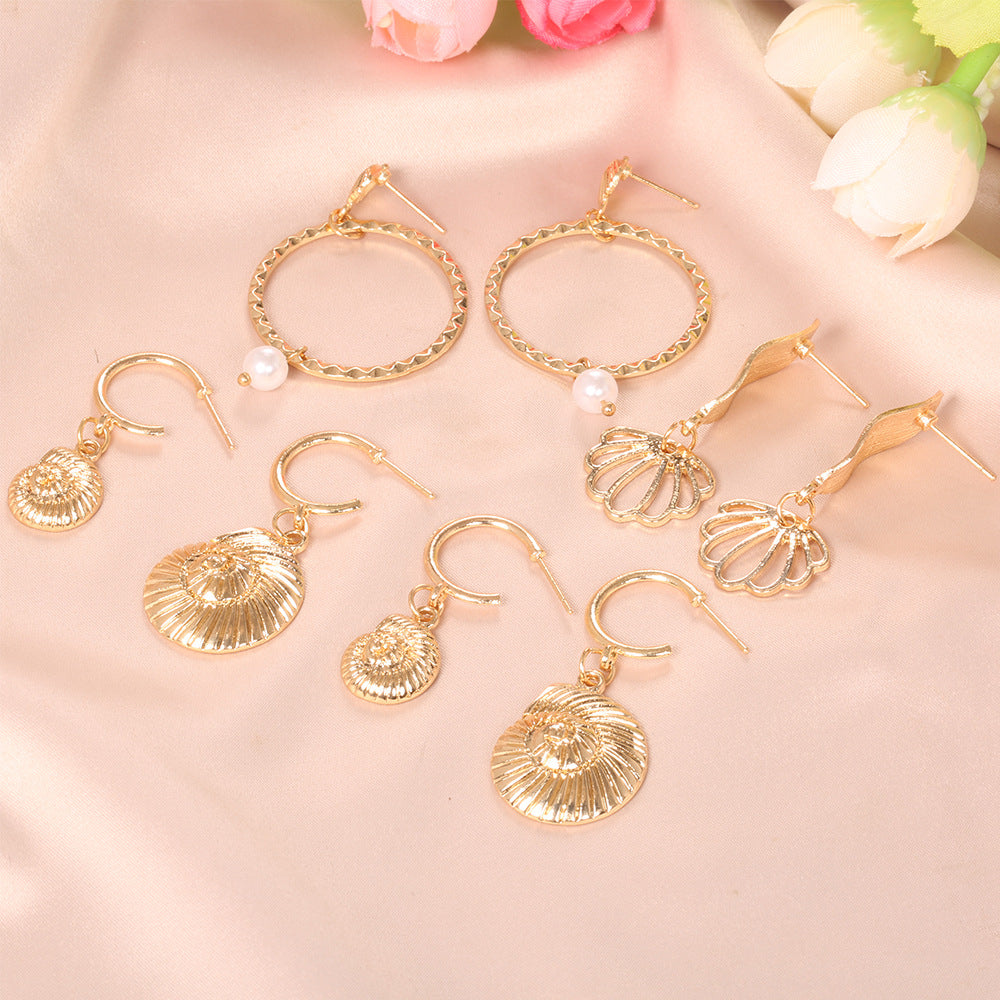 Romantic Gold Earring for Special Moments
