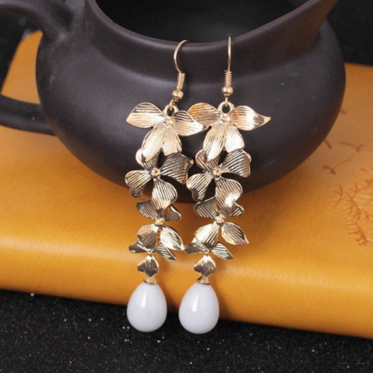 Charming Gold Earring for Any Occasion