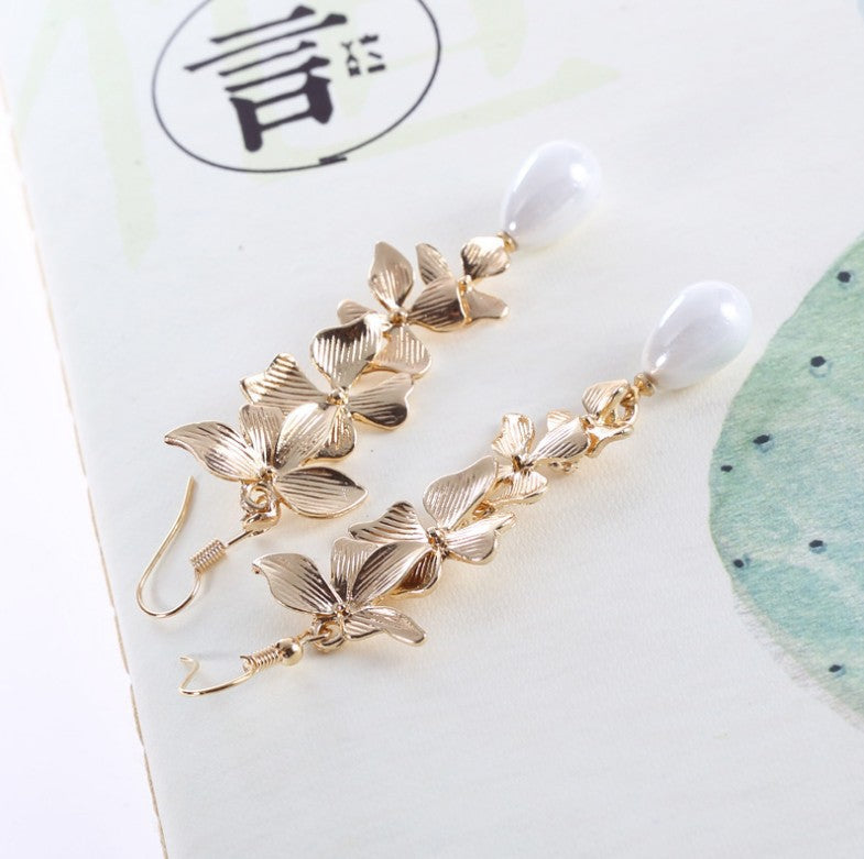 Charming Gold Earring for Any Occasion