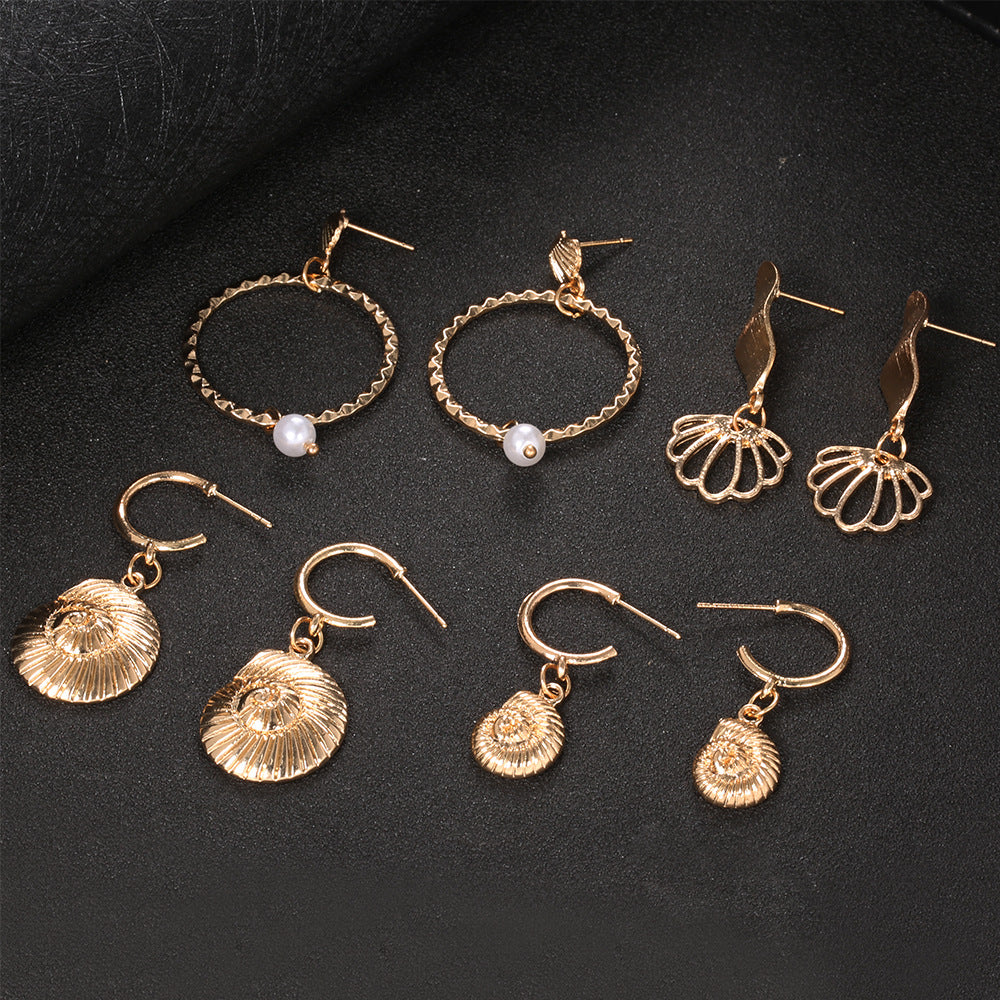 Romantic Gold Earring for Special Moments