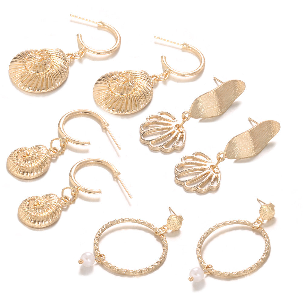 Romantic Gold Earring for Special Moments