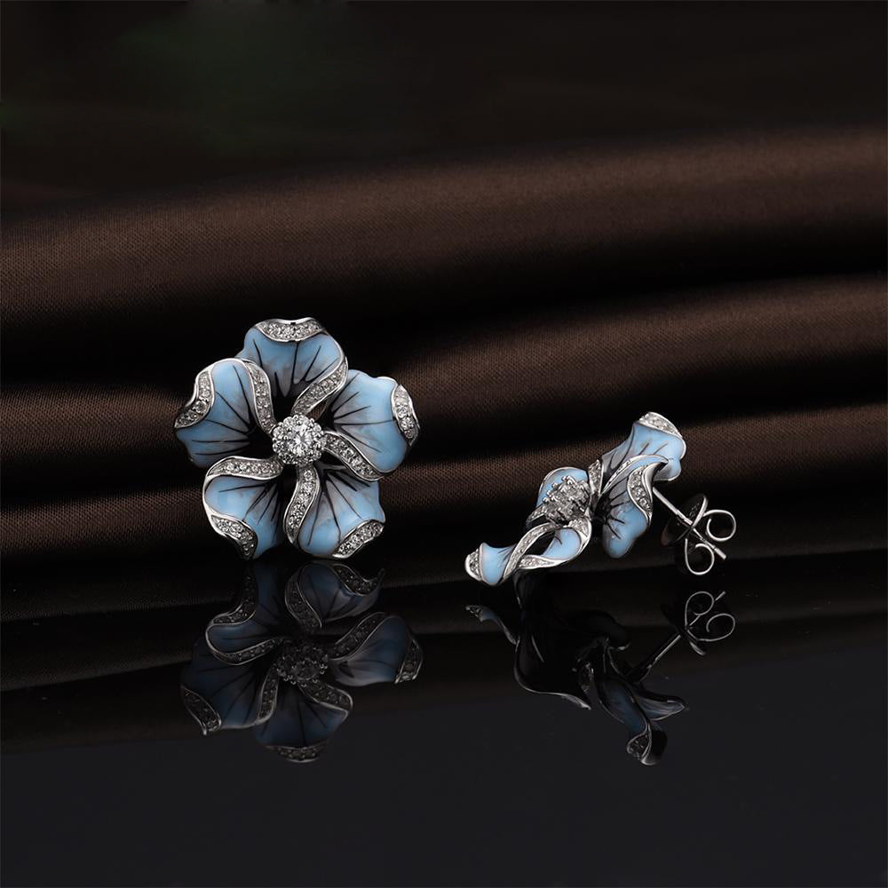 Charming Piece for Any Occasion