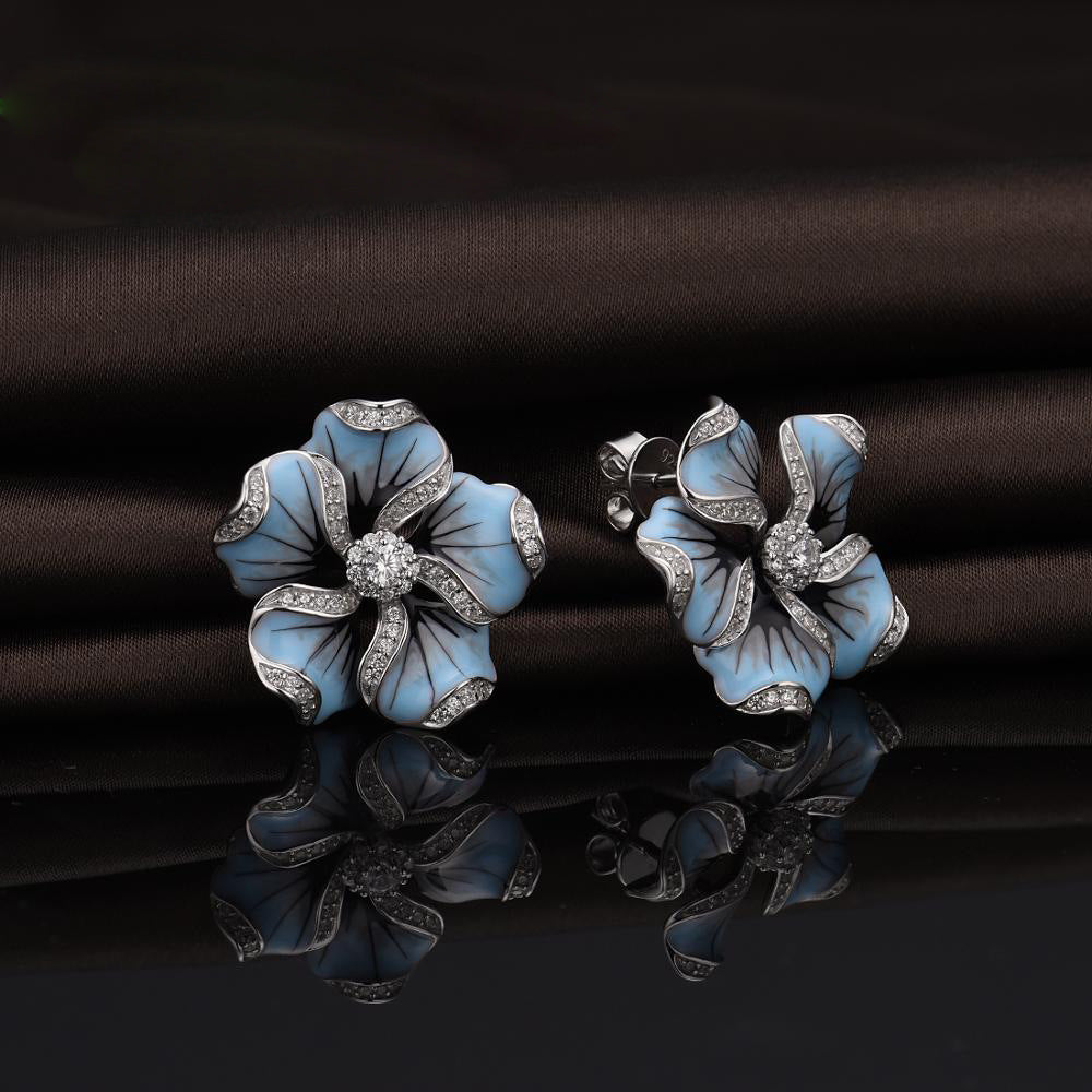 Charming Piece for Any Occasion