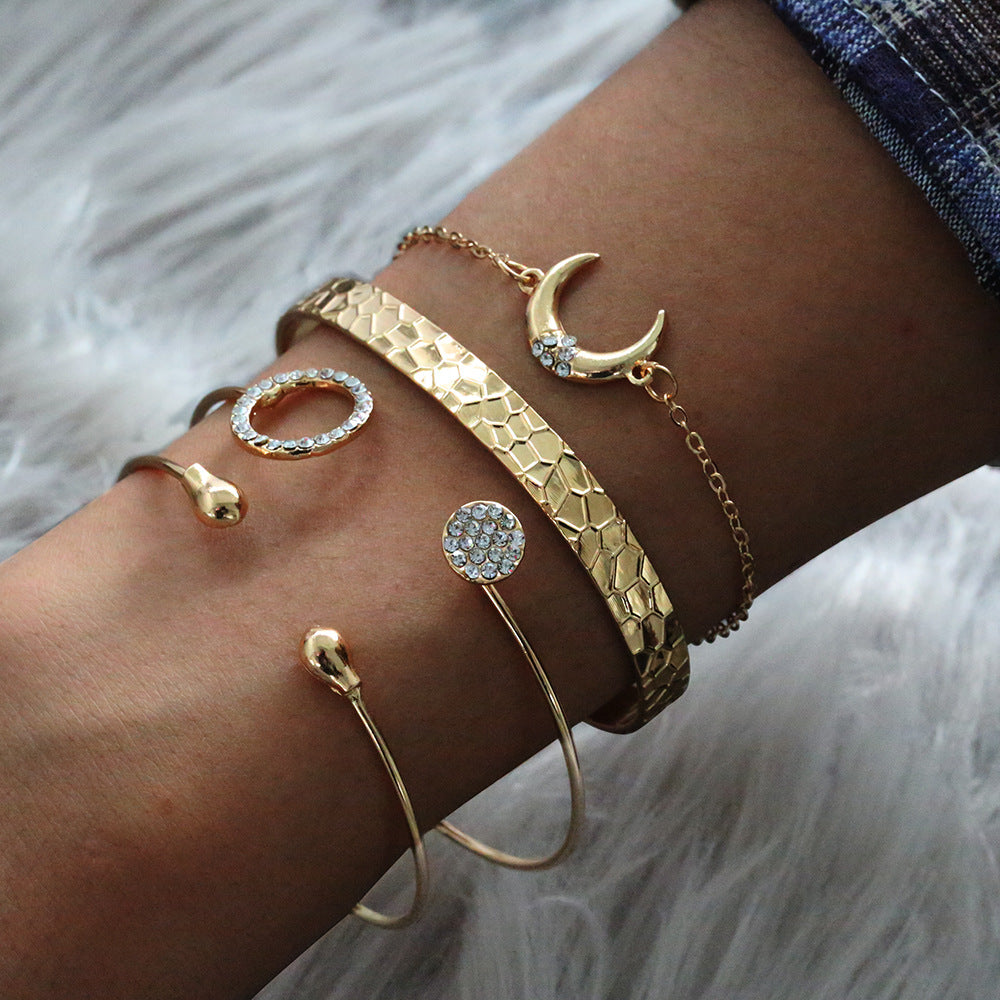 Beautiful Set with Unique Style