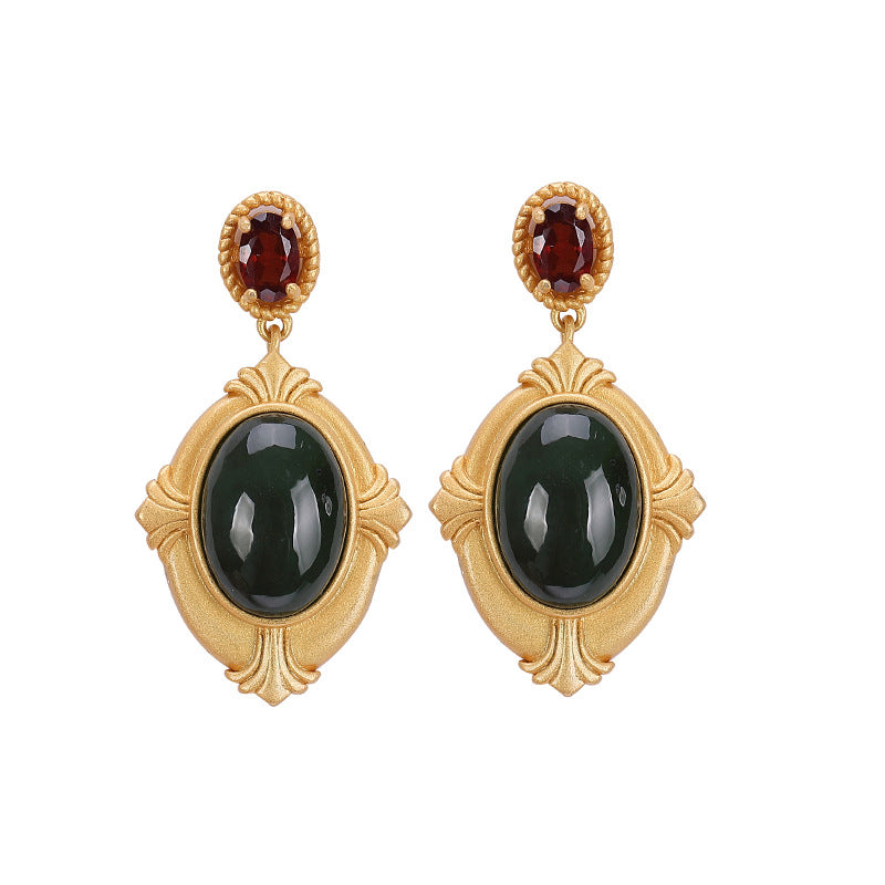 Charming Gold Earring for Any Occasion