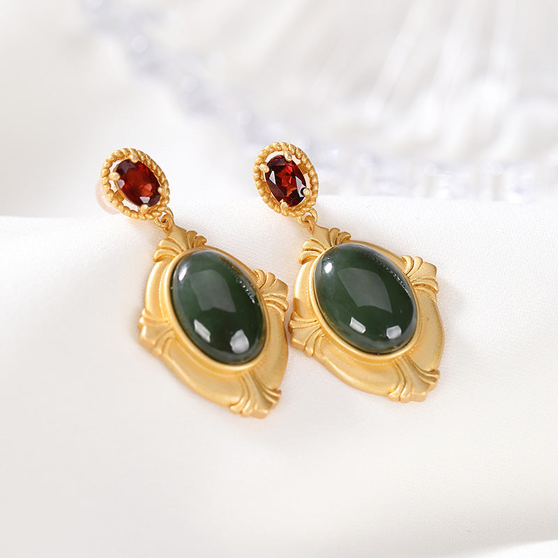 Charming Gold Earring for Any Occasion