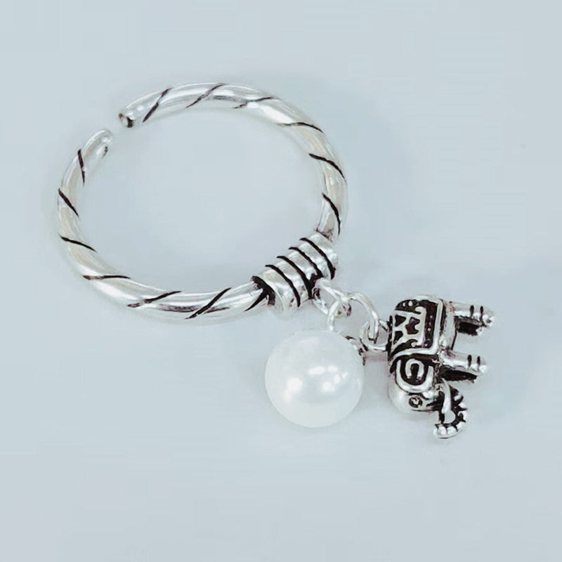 Classic Silver Ring with Timeless Appeal