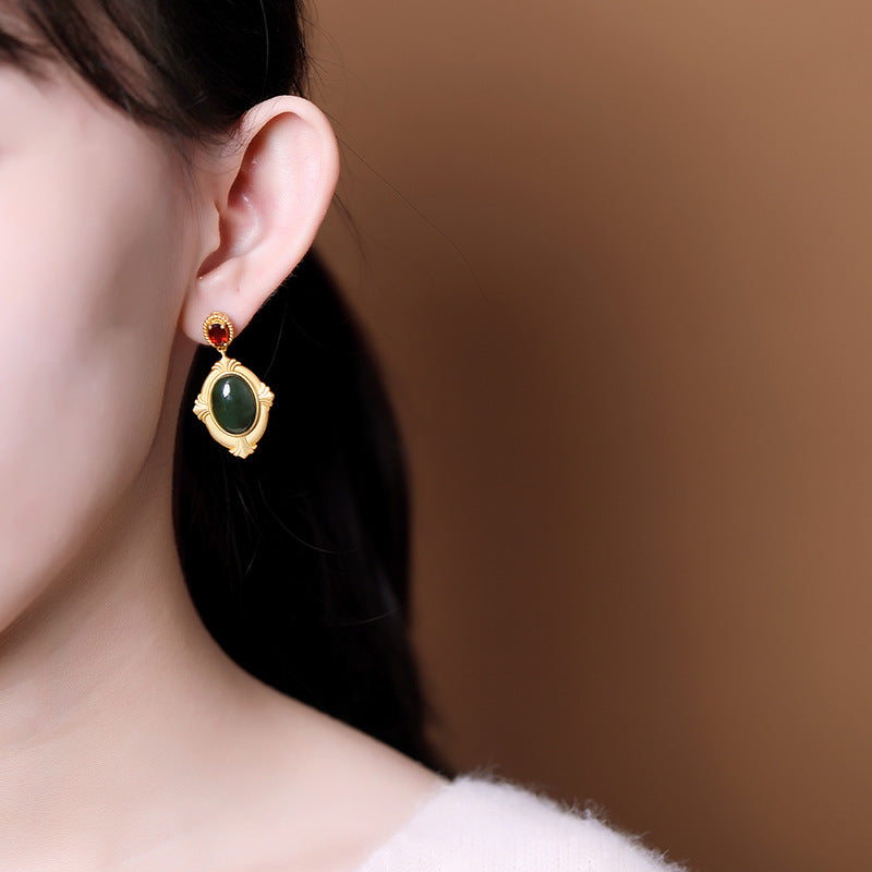 Charming Gold Earring for Any Occasion