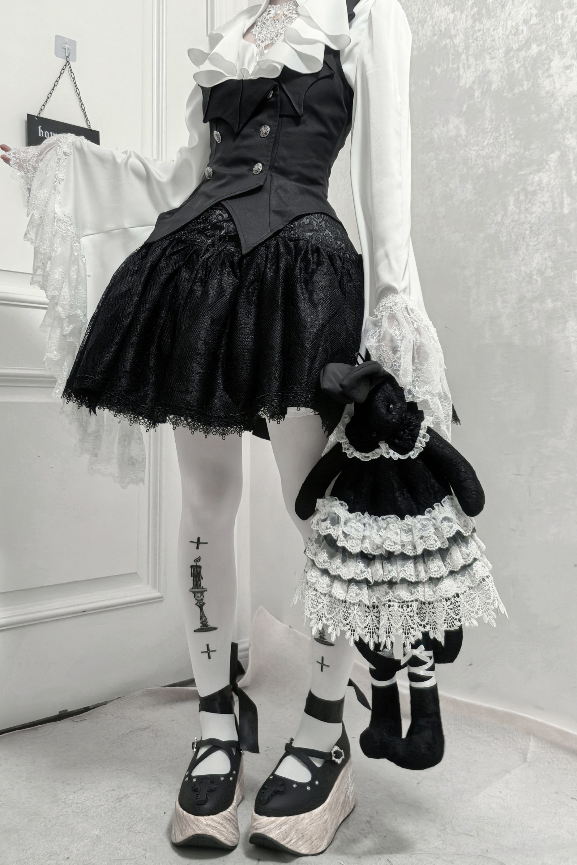 Effortlessly Elegant Garment with a Timeless Design