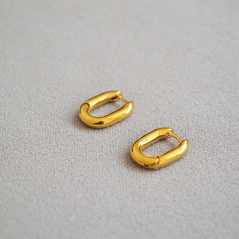 Classic Gold Earring with Timeless Appeal