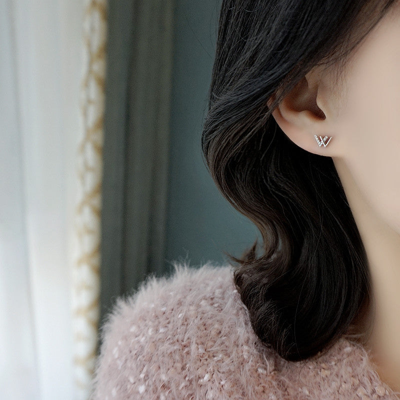 Romantic Silver Earring for Special Moments