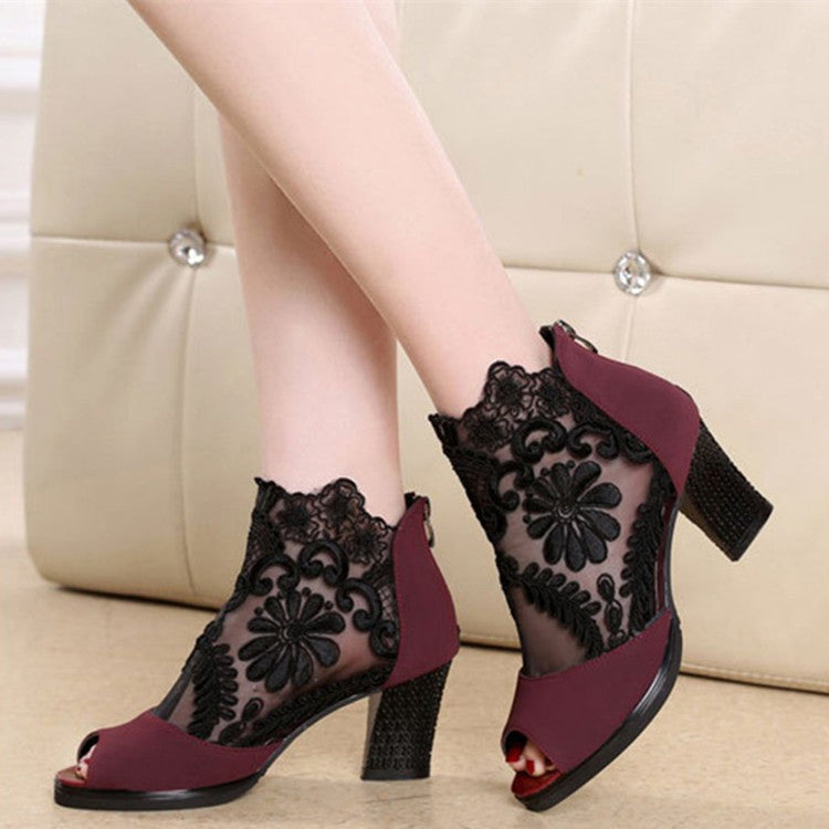 Chic Orthopedic Sandals with Unique Design