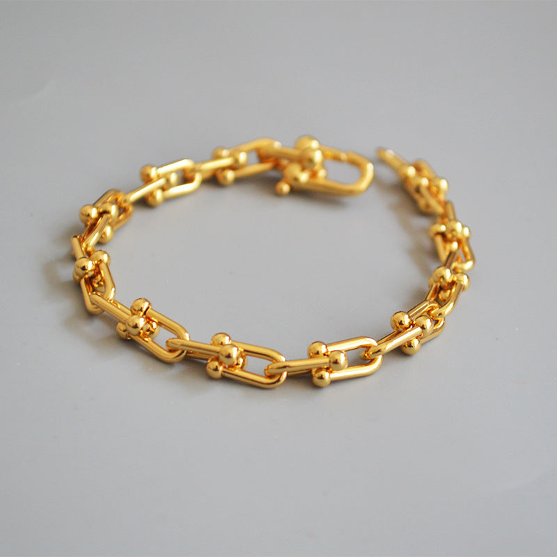 Classic Gold Bracelet with Timeless Appeal