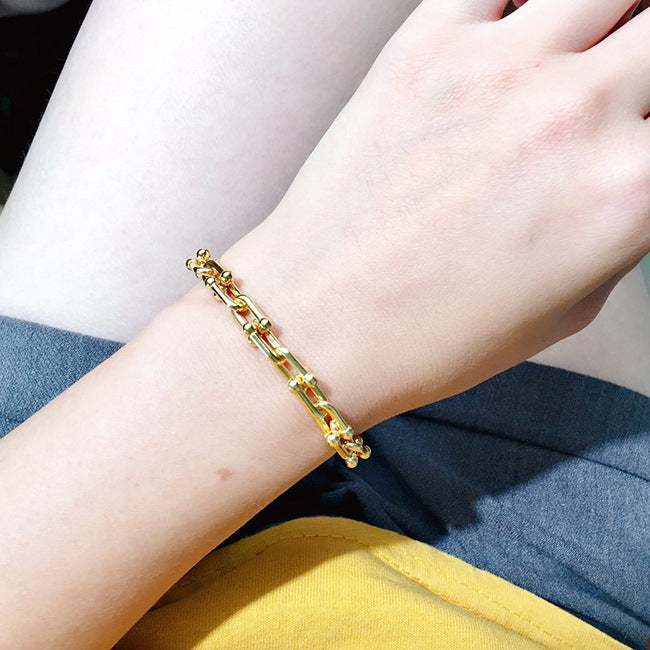 Classic Gold Bracelet with Timeless Appeal