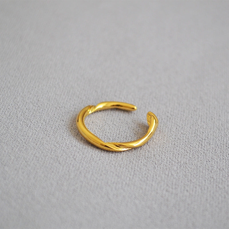 Classic Gold Ring with Timeless Appeal