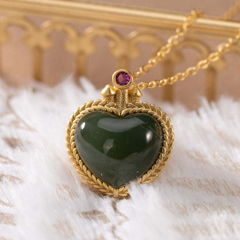 Charming Silver Pendant for Any Occasion