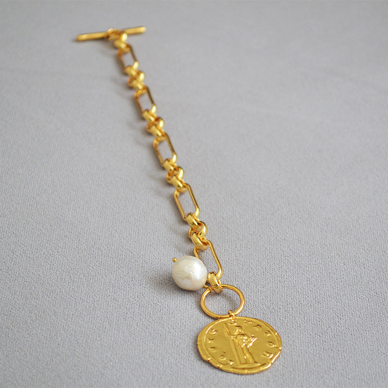 Charming Gold Bracelet for Any Occasion