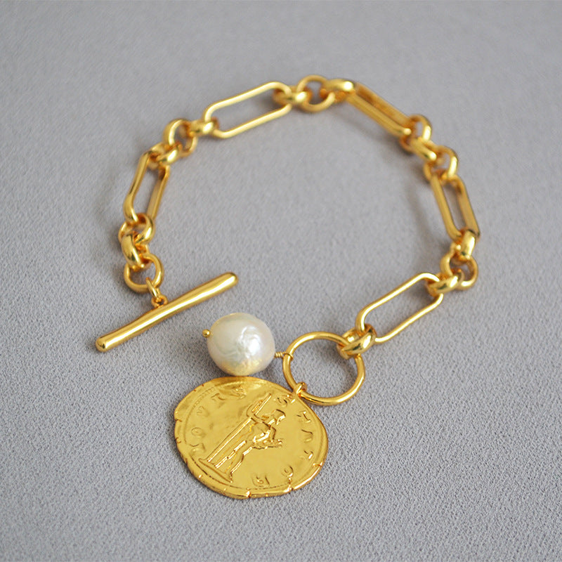 Charming Gold Bracelet for Any Occasion