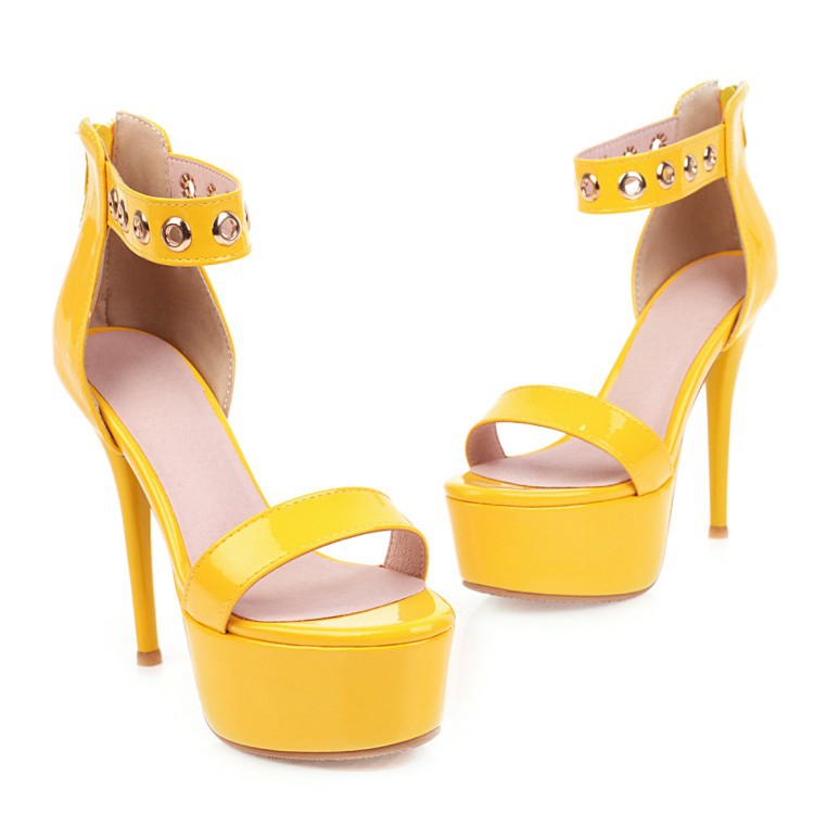 Graceful Orthopedic Sandals for Modern Look