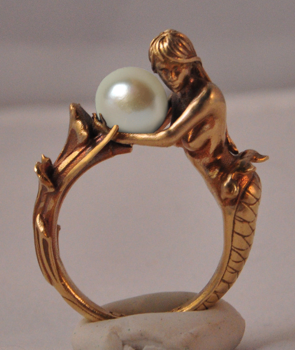 Romantic Gold Ring for Special Moments