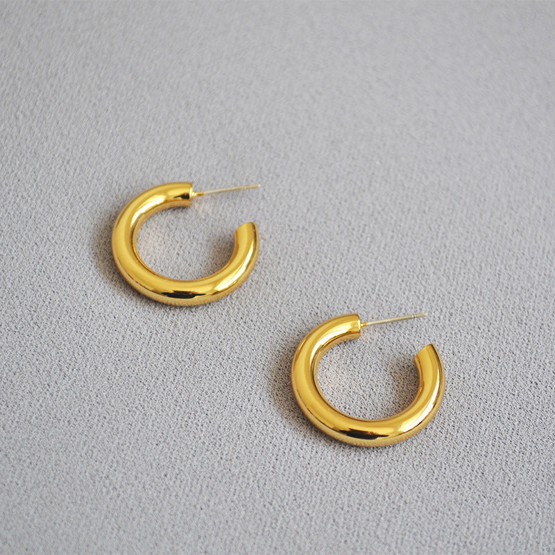 Charming Gold Earring for Any Occasion