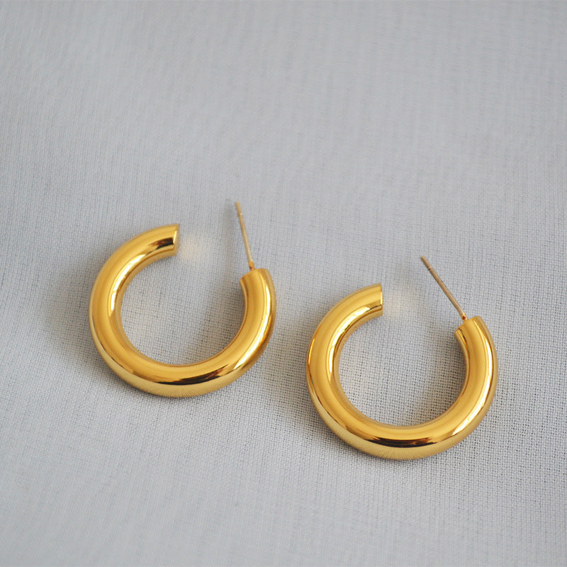 Charming Gold Earring for Any Occasion