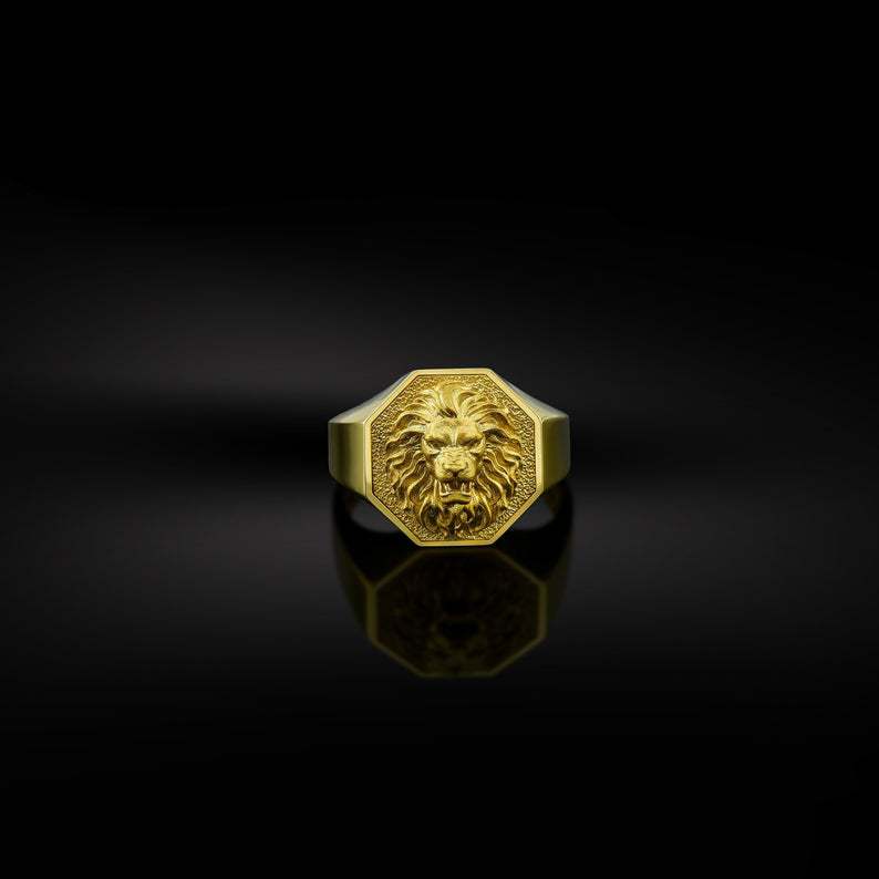 Charming Gold Ring for Any Occasion
